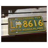 VINTAGE MICHIGAN LICENSE PLATE TAG
