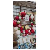 CHRISTMAS YARN BALL WREATH DECOR