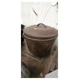CAST IRON POT WITH LID