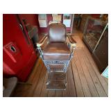 VINTAGE BARBER CHAIR