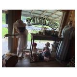 TABLE / MANNEQUINS / ETC