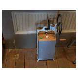 VINTAGE DAZEY BUTTER CHURN