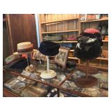 LOT OF VINTAGE HATS / FRAMES
