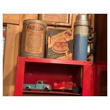 SMALL METAL LANCE SHELF WITH VINTAGE IT