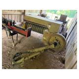 NEW HOLLAND 268 SQUARE BALER
