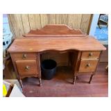 DESK / VANITY
