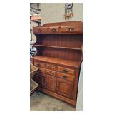HUTCH / CHINA CABINET