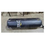 EVERLAST PUNCHING BAG
