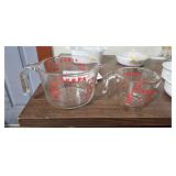 GLASS PYREX MEASURING CUPS