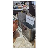 METAL MAIL HOLDER