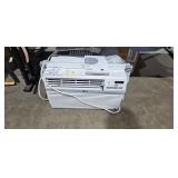 WINDOW AIR CONDITIONER