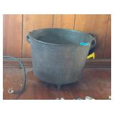 CAST IRON POT