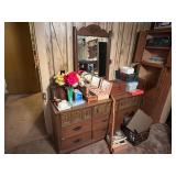 DRESSER