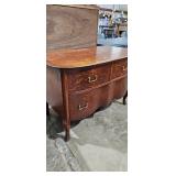 DRESSER