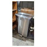 TRASH CAN