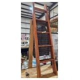 BLANKET / QUILT WOODEN LADDER