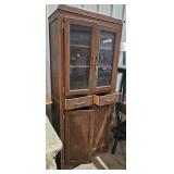 CHINA CABINET / HUTCH