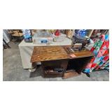 SEWING MACHINE / TABLE