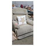 RECLINER CHAIR