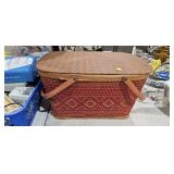 VINTAGE PICNIC BASKET