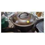 CAST IRON DUTCH OVEN WITH LID