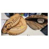 BASEBALL GLOVE LOT