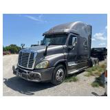 FREIGHTLINER TRUCK