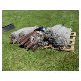 LOT OF ELECTRIC FENCE NETTING WITH POST AND CHARGER