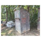 WOODEN HUNTING BLIND