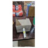 METAL SCOOP