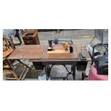 SEWING MACHINE / TABLE