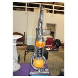 DYSON VACUUM