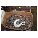 LOT OF CHAIN HOOKS