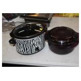 SLOW COOKER AND POT WITH LID