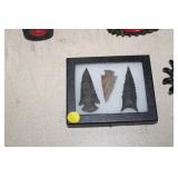 DISPLAY OF ARROWHEADS