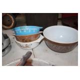 LOT OF VINTAGE PYREX BOWLS