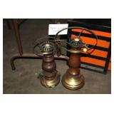 2 VINTAGE LAMPS