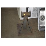 METAL STAND, 19" TALL