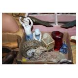 BOX OF VARIOUS DECOR