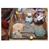 BOX OF VARIOUS DECOR