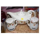 HALLS JEWEL T TEA POT & SALT/PEPPER