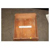 VINTAGE WOODEN FRUIT BOX
