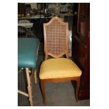 VINTAGE CUSIONED CHAIR