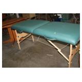 MASSAGE TABLE