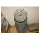 METAL GARBAGE CAN WITH LID