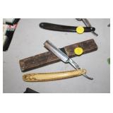 ANTIQUE STRAIGHT RAZOR WITH BOX