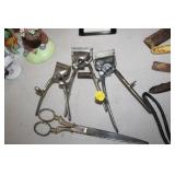 LOT OF VINTAGE CLIPPERS & SCISSORS
