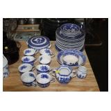 LOT OF BLUE DISHES