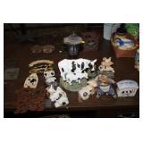 LOT OF VARIOUS COW DECOR PIECES
