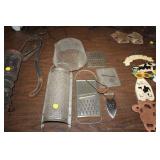 LOT OF VINTAGE KITCHEN ITEMS